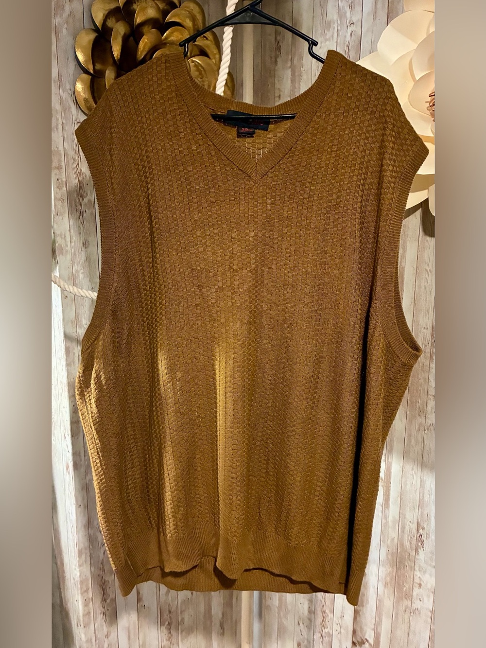 Men's Sleeveless Knit Vest in Camel Brown
